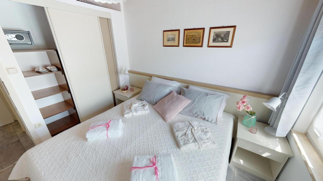 Lara Deluxe Superior 5 Star Apartment, Your Piece Of Heaven By The Sea & Park Novigrad Istria المظهر الخارجي الصورة