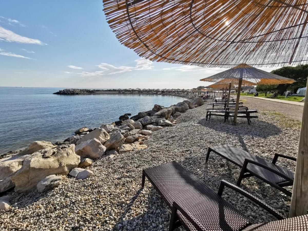 Lara Deluxe Superior 5 Star Apartment, Your Piece Of Heaven By The Sea & Park Novigrad Istria المظهر الخارجي الصورة